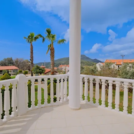 Gold Lion Апарт-отель 4*