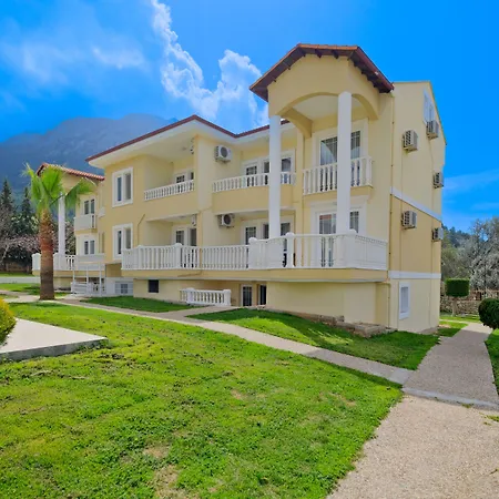 Апарт-отель Gold Lion 4*